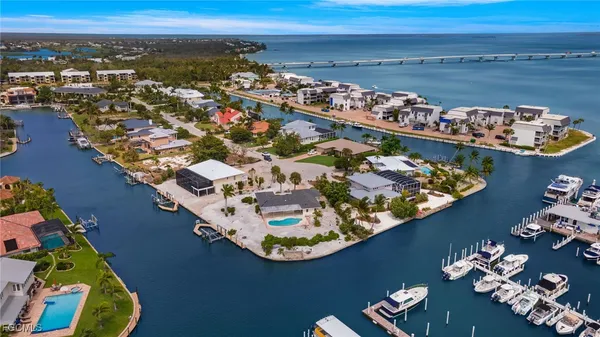 $2,595,000 | 761 Limpet Drive, Sanibel, FL 33957