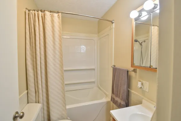 $184,900 | 1017 Florence Avenue, Chenoa, IL 61726