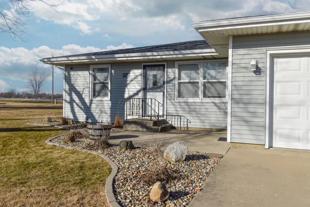 $184,900 | 1017 Florence Avenue, Chenoa, IL 61726