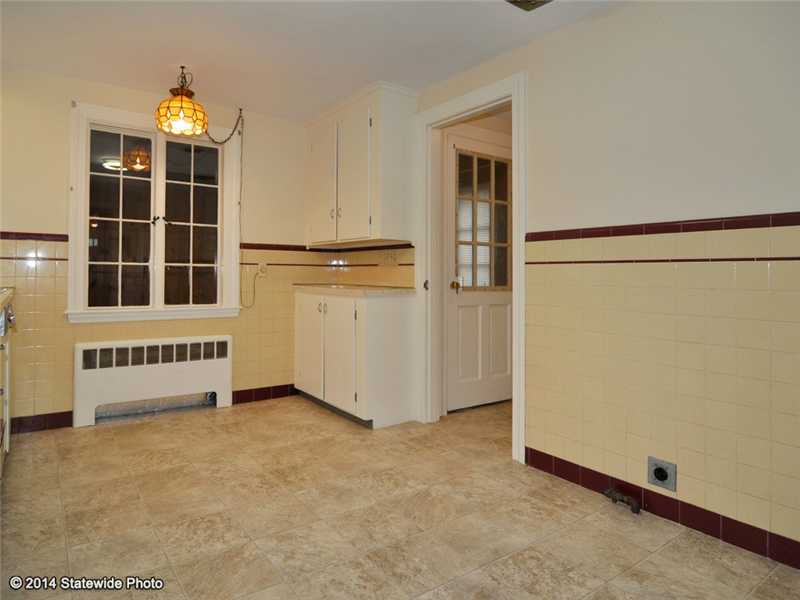 89 Kenyon Road Cranston, RI 02910 - Photo 2 of 25 Kitchen.
