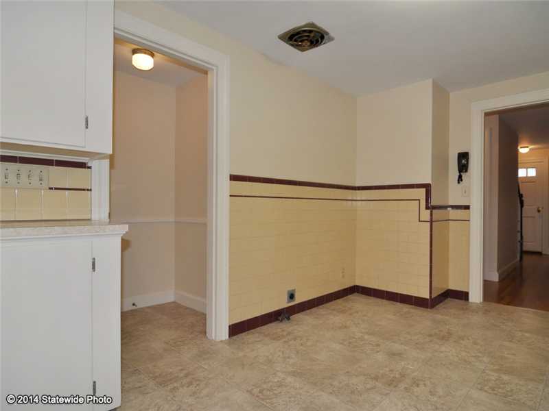 89 Kenyon Road Cranston, RI 02910 - Photo 4 of 25 Kitchen.