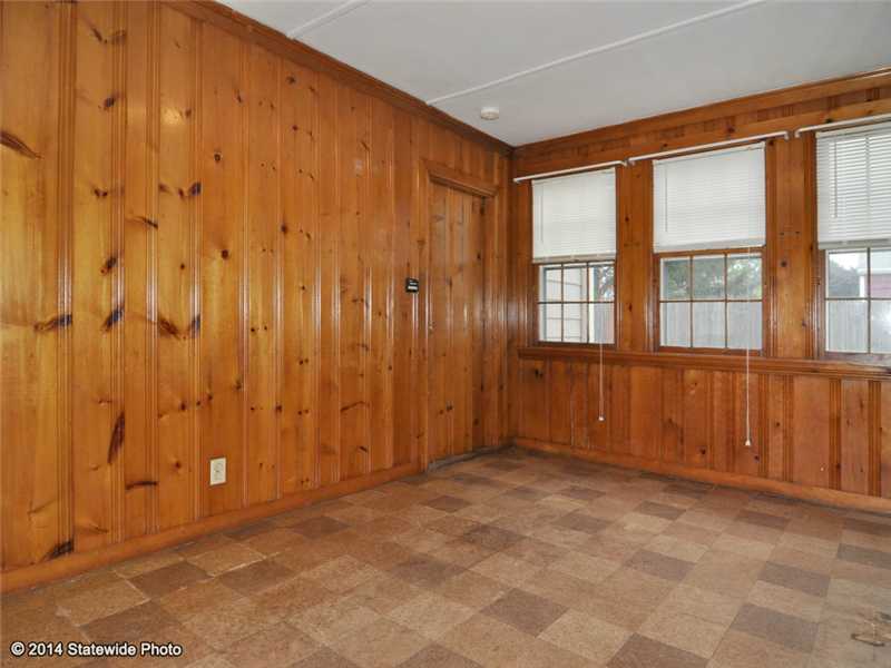 89 Kenyon Road Cranston, RI 02910 - Photo 8 of 25 Den/Family/Great Room.