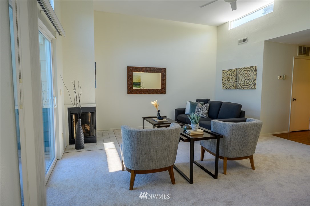 7335 Old Redmond Road, Unit 125 Redmond, WA 98052 - Photo 7 of 15 a view of a livingroom with furniture and a couch