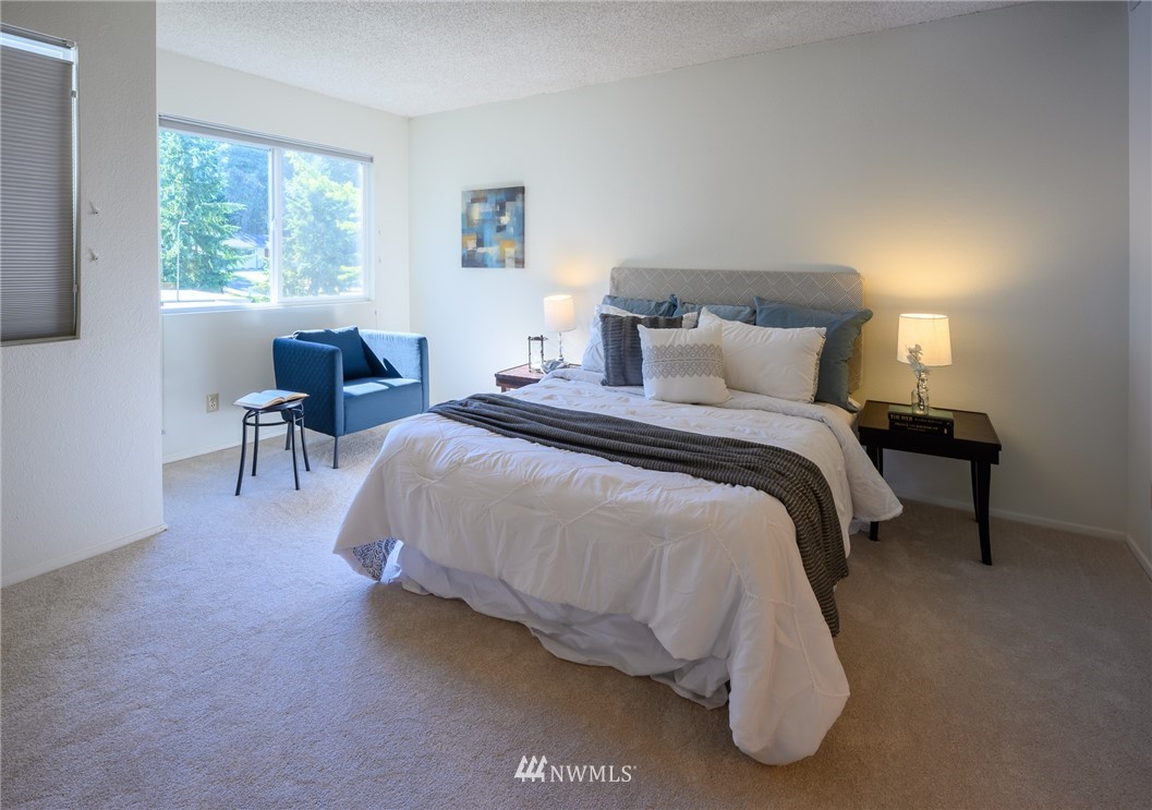 7335 Old Redmond Road, Unit 125 Redmond, WA 98052 - Photo 10 of 15 a bed sitting in a bedroom next to a window