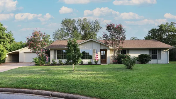 $392,000 | 2500 Briarwood Circle, Bryan, TX 77802