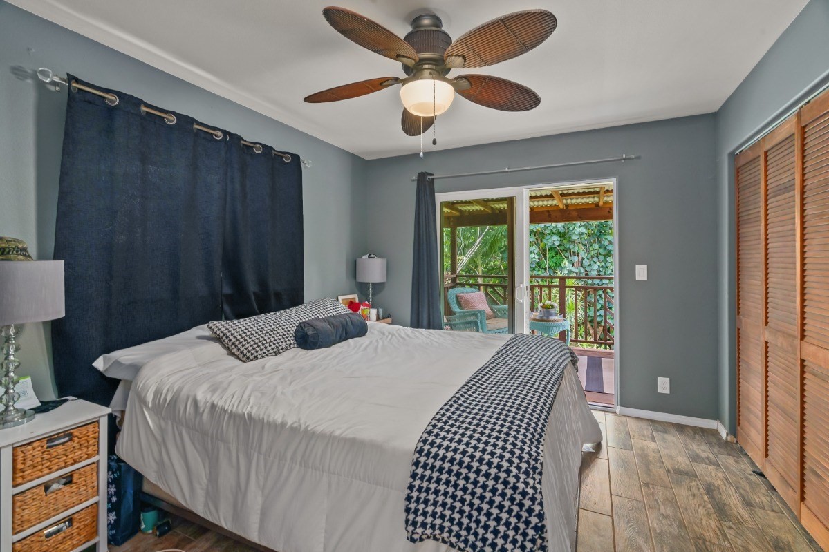 6391 Puupilo Road, Unit B Kapaa, HI 96746 - Photo 10 of 30 a bedroom with a bed and a window