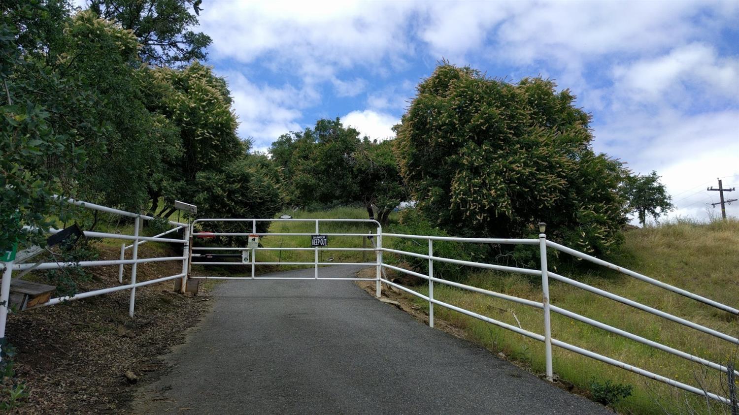 40837 Bear Creek Road Springville, CA 93265 - Photo 2 of 36 Gated Entry