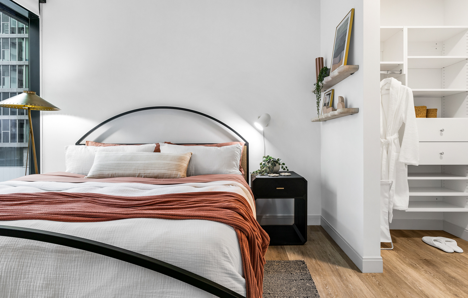 218 East Grand Avenue, Unit 1205 Chicago, IL 60611 - Photo 6 of 20 a bedroom with a bed and a mirror