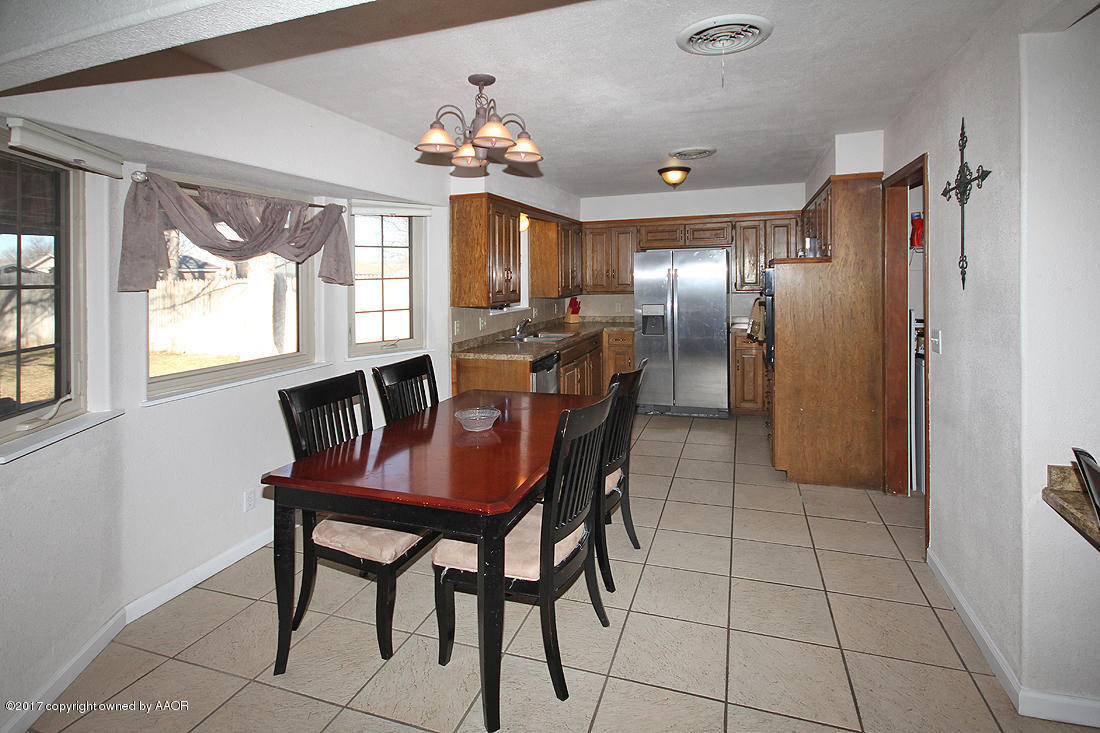 8124 Santa Fe Trail Amarillo, TX 79110 - Photo 11 of 29 Dining and Kitchen