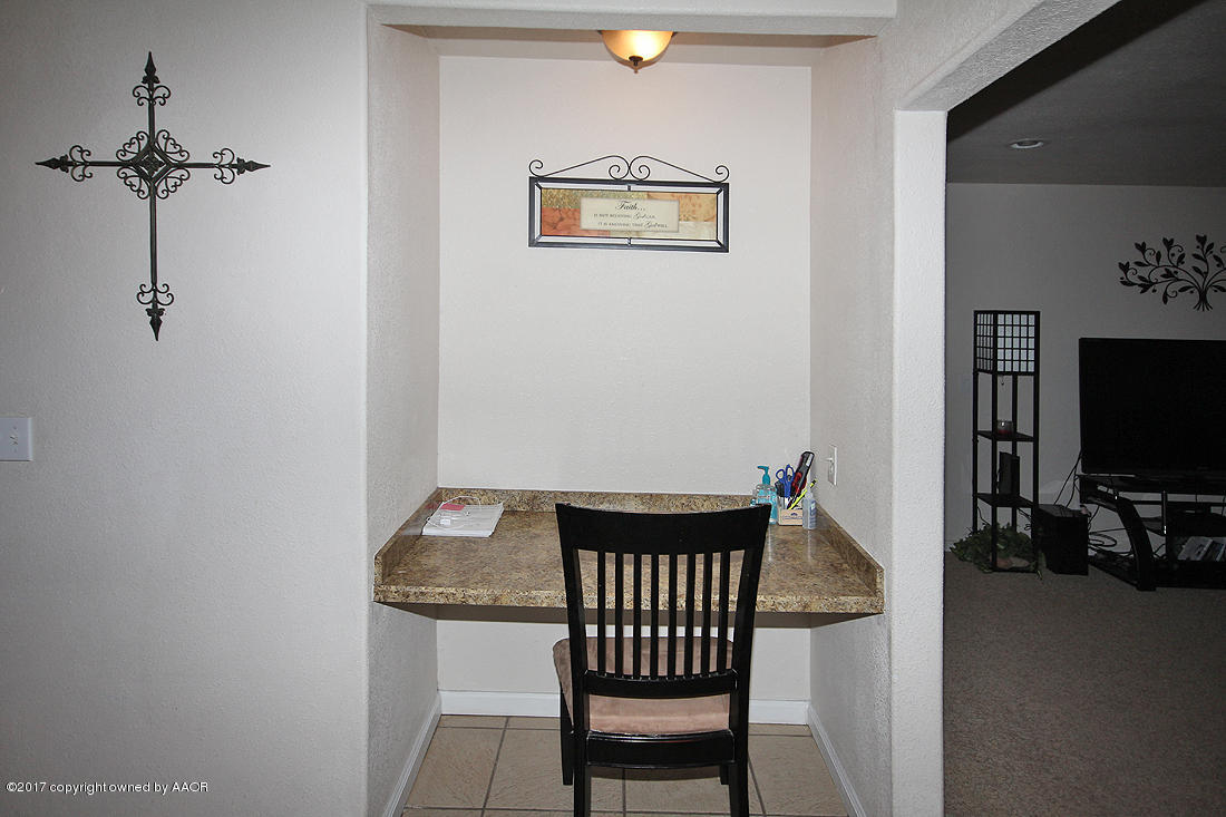 8124 Santa Fe Trail Amarillo, TX 79110 - Photo 14 of 29 Dining Area Desk Area