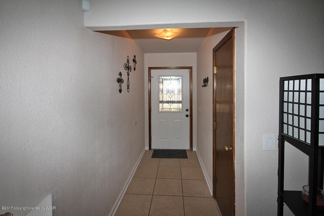 8124 Santa Fe Trail Amarillo, TX 79110 - Photo 4 of 29 Entry
