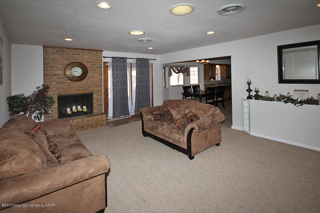 8124 Santa Fe Trail Amarillo, TX 79110 - Photo 7 of 29 Living Area3