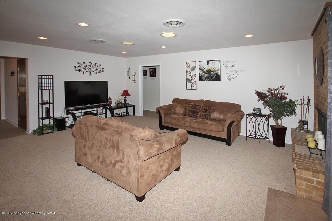 8124 Santa Fe Trail Amarillo, TX 79110 - Photo 8 of 29 Living Area4