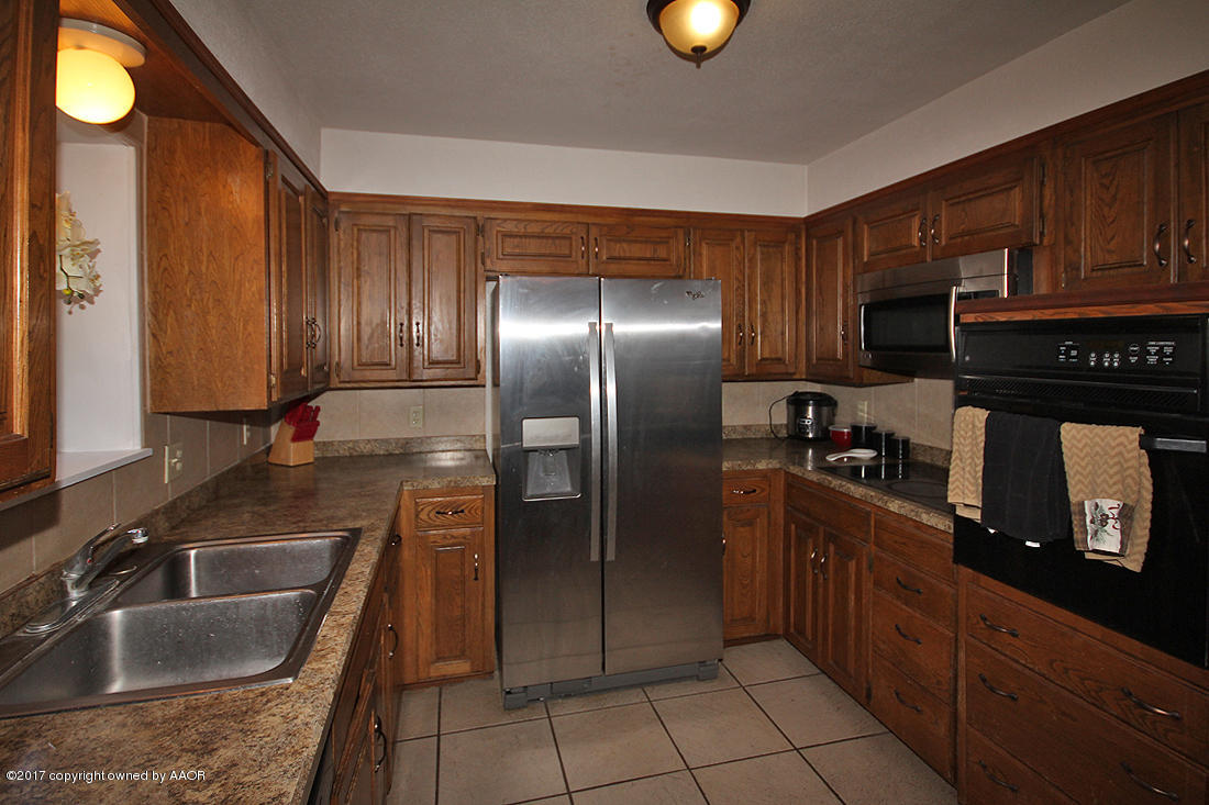 8124 Santa Fe Trail Amarillo, TX 79110 - Photo 9 of 29 Kitchen