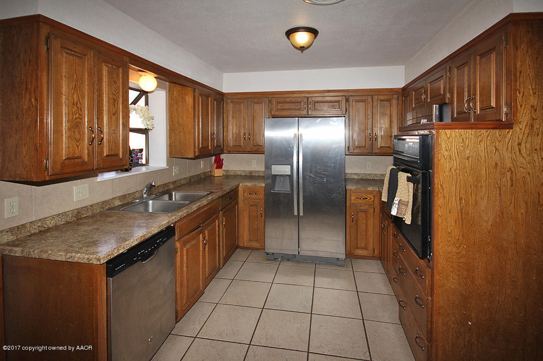 8124 Santa Fe Trail Amarillo, TX 79110 - Photo 10 of 29 Kitchen2
