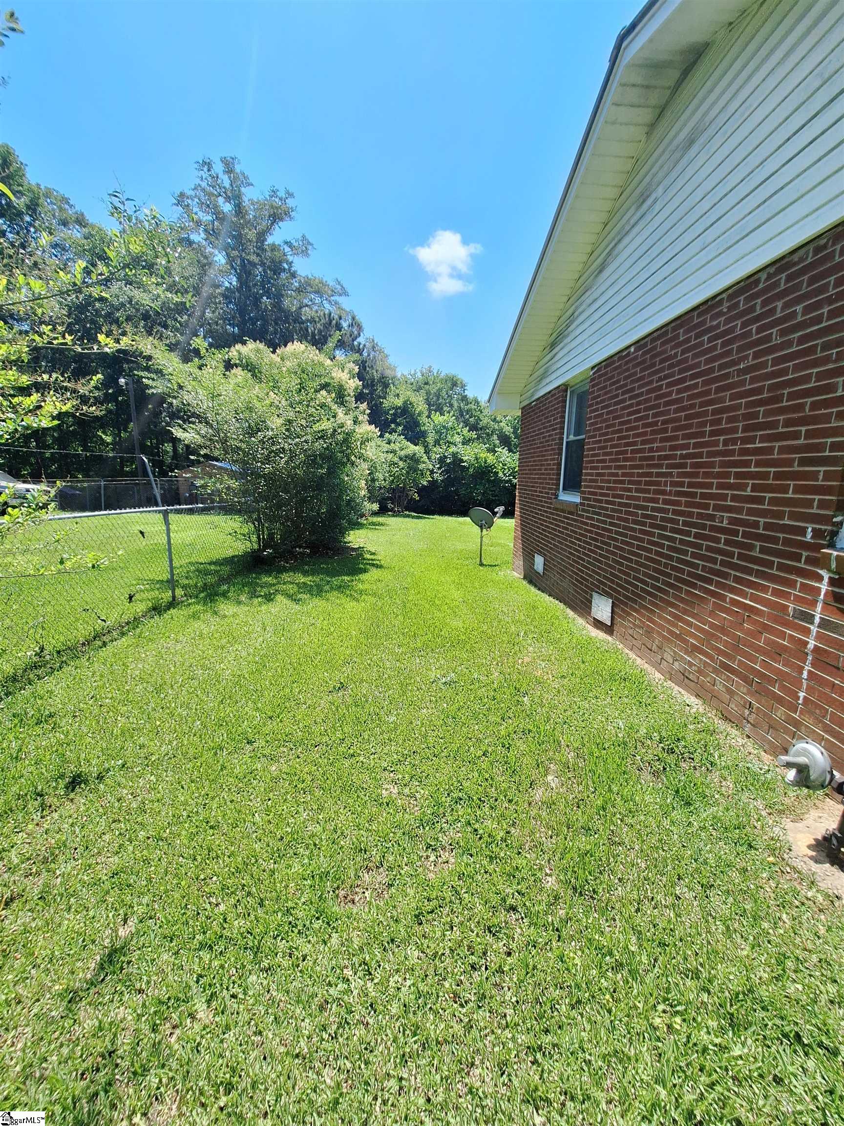 107 Pine Road Laurens, SC 29360 - Photo 5 of 48