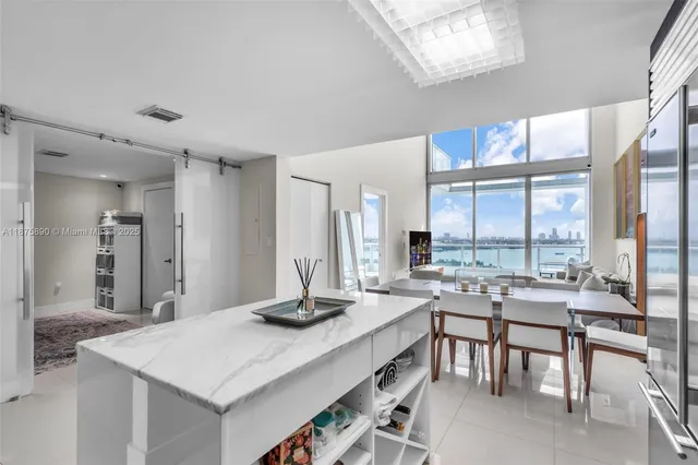 $1,450,000 | 900 Biscayne Boulevard, Unit 1707, Miami, FL 33132
