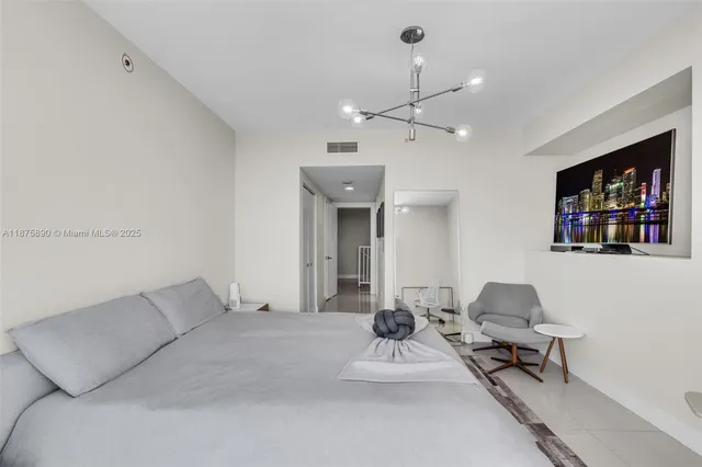 $1,450,000 | 900 Biscayne Boulevard, Unit 1707, Miami, FL 33132