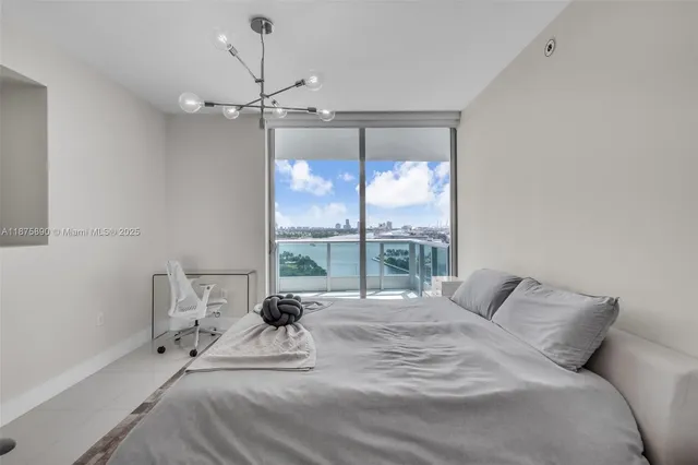 $1,450,000 | 900 Biscayne Boulevard, Unit 1707, Miami, FL 33132