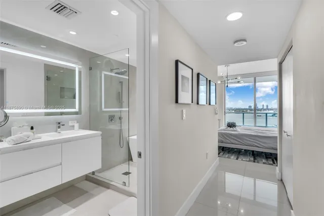 $1,450,000 | 900 Biscayne Boulevard, Unit 1707, Miami, FL 33132