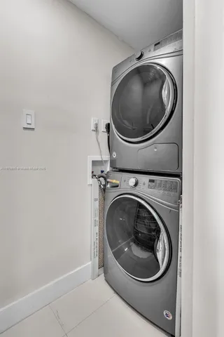 $1,450,000 | 900 Biscayne Boulevard, Unit 1707, Miami, FL 33132