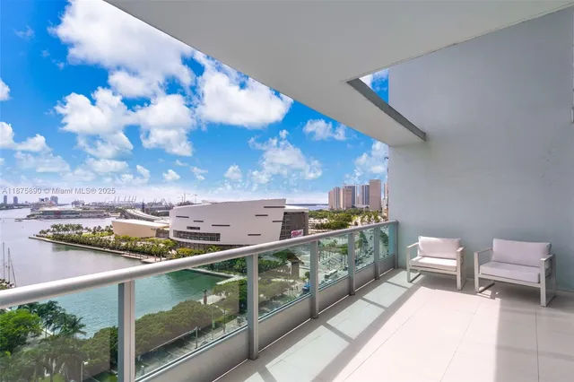 $1,450,000 | 900 Biscayne Boulevard, Unit 1707, Miami, FL 33132
