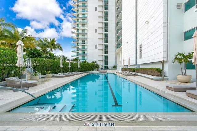 $1,450,000 | 900 Biscayne Boulevard, Unit 1707, Miami, FL 33132
