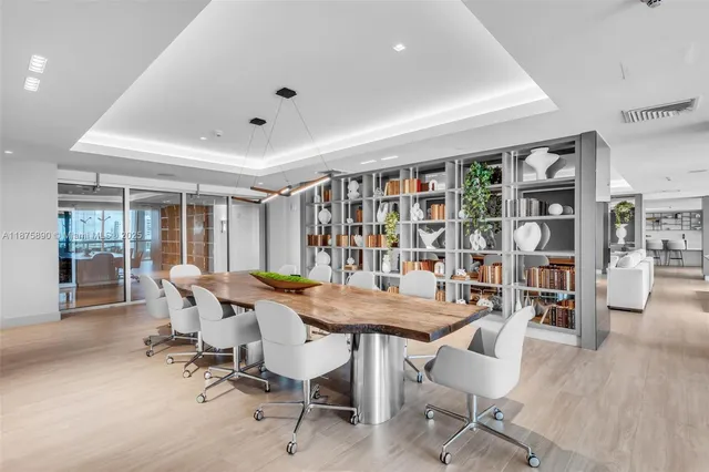 $1,450,000 | 900 Biscayne Boulevard, Unit 1707, Miami, FL 33132