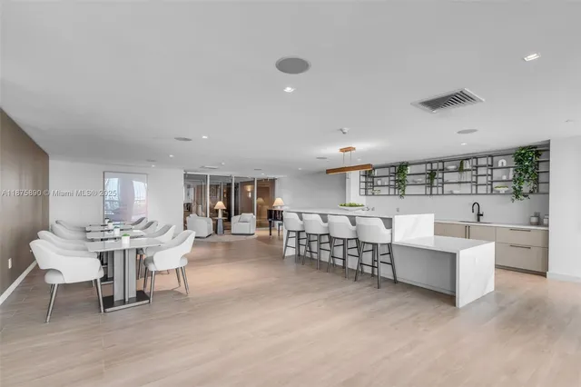 $1,450,000 | 900 Biscayne Boulevard, Unit 1707, Miami, FL 33132