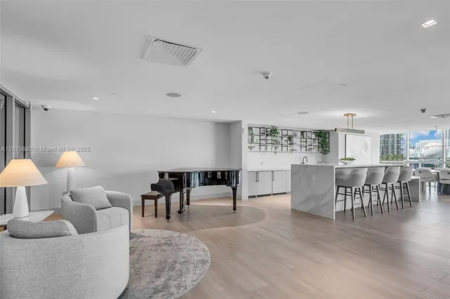 $1,450,000 | 900 Biscayne Boulevard, Unit 1707, Miami, FL 33132