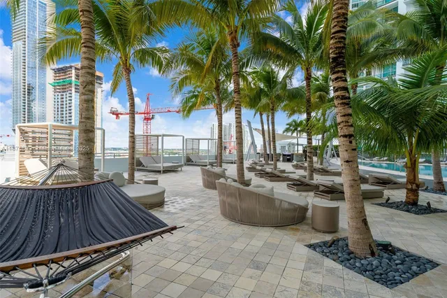 $1,450,000 | 900 Biscayne Boulevard, Unit 1707, Miami, FL 33132