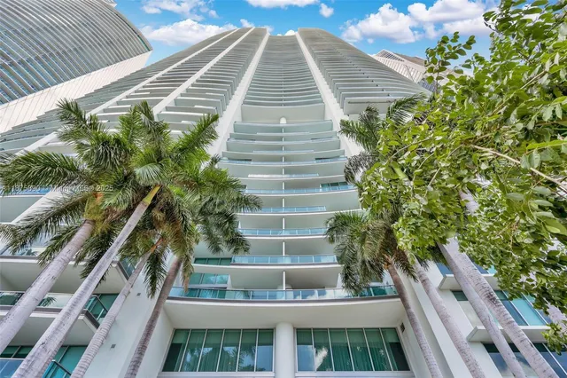 $1,450,000 | 900 Biscayne Boulevard, Unit 1707, Miami, FL 33132
