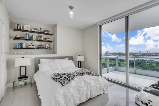 $1,450,000 | 900 Biscayne Boulevard, Unit 1707, Miami, FL 33132