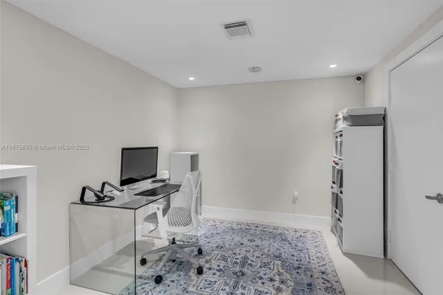 $1,450,000 | 900 Biscayne Boulevard, Unit 1707, Miami, FL 33132