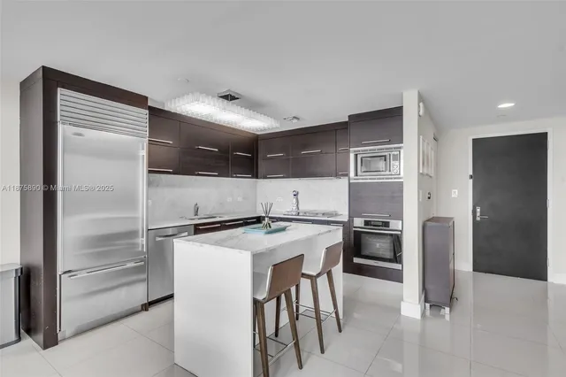 $1,450,000 | 900 Biscayne Boulevard, Unit 1707, Miami, FL 33132