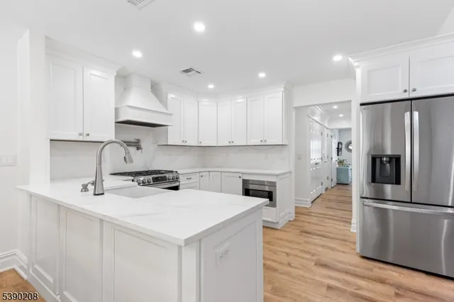 $900,000 | 1 Bentley Drive, Franklin Lakes, NJ 07417