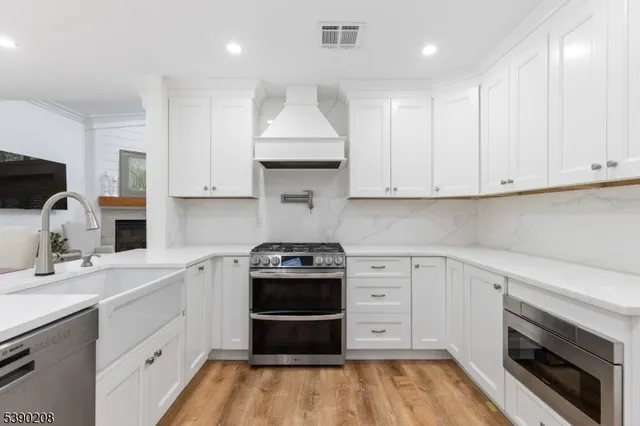 $900,000 | 1 Bentley Drive, Franklin Lakes, NJ 07417