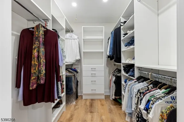 $900,000 | 1 Bentley Drive, Franklin Lakes, NJ 07417