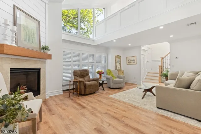 $900,000 | 1 Bentley Drive, Franklin Lakes, NJ 07417