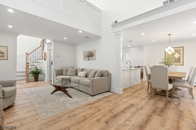 $900,000 | 1 Bentley Drive, Franklin Lakes, NJ 07417