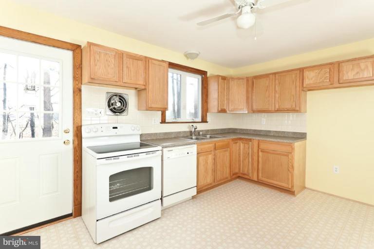 115 North Houcksville Road Hampstead, MD 21074 - Photo 6 of 24 Kitchen