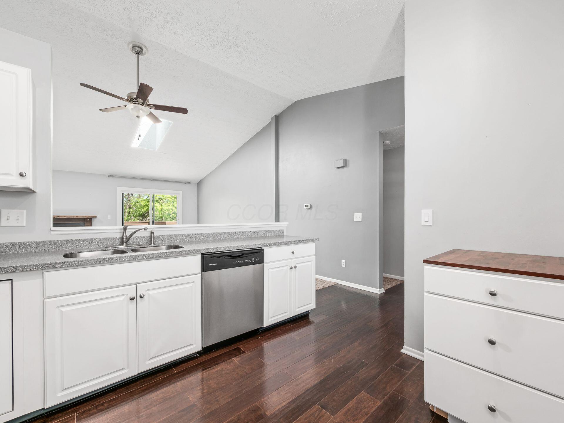 8280 Waco Lane Powell, OH 43065 - Photo 10 of 46 Kitchen