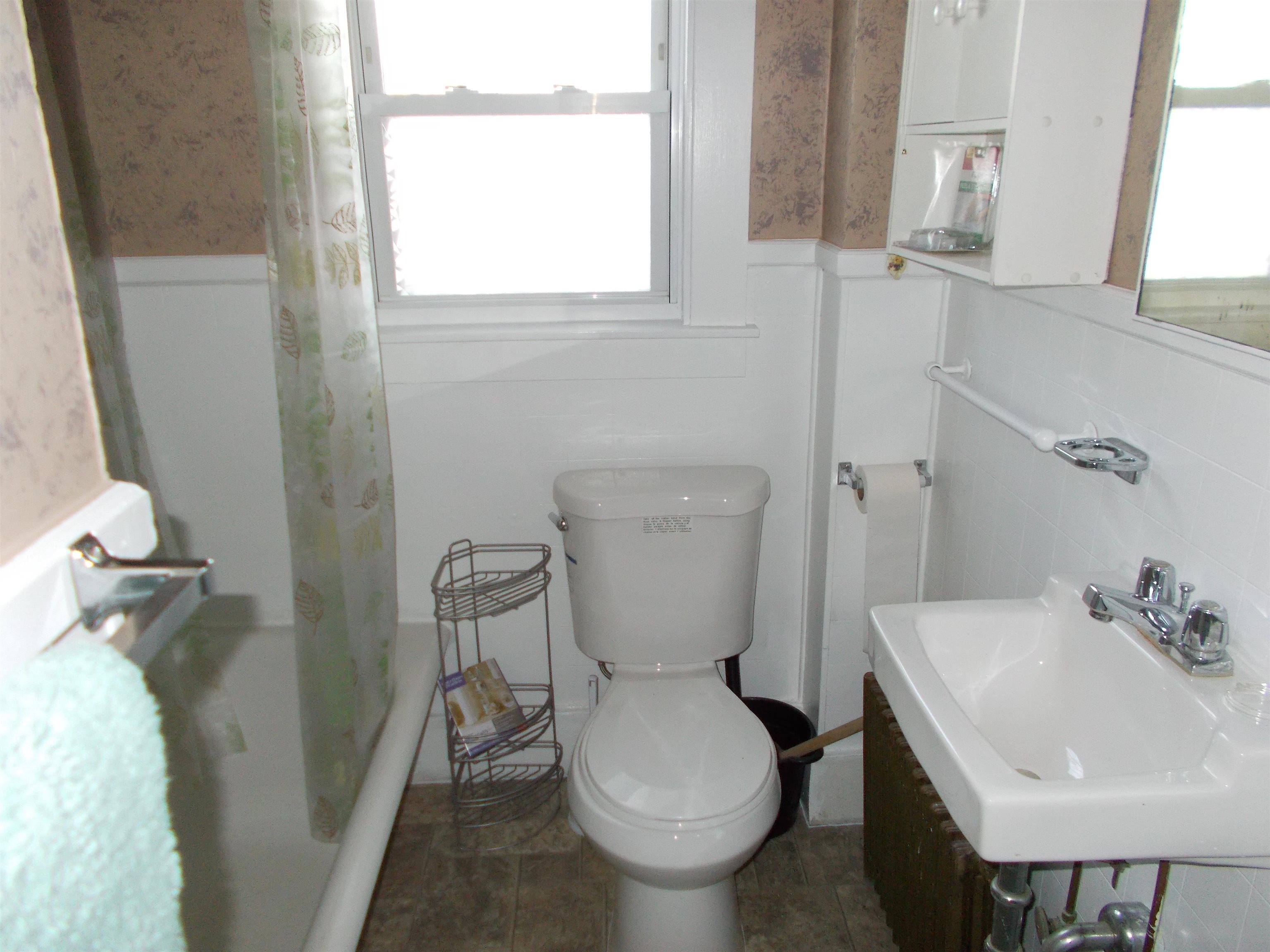 40 Chestnut Street Rochester, NH 03867 - Photo 5 of 8