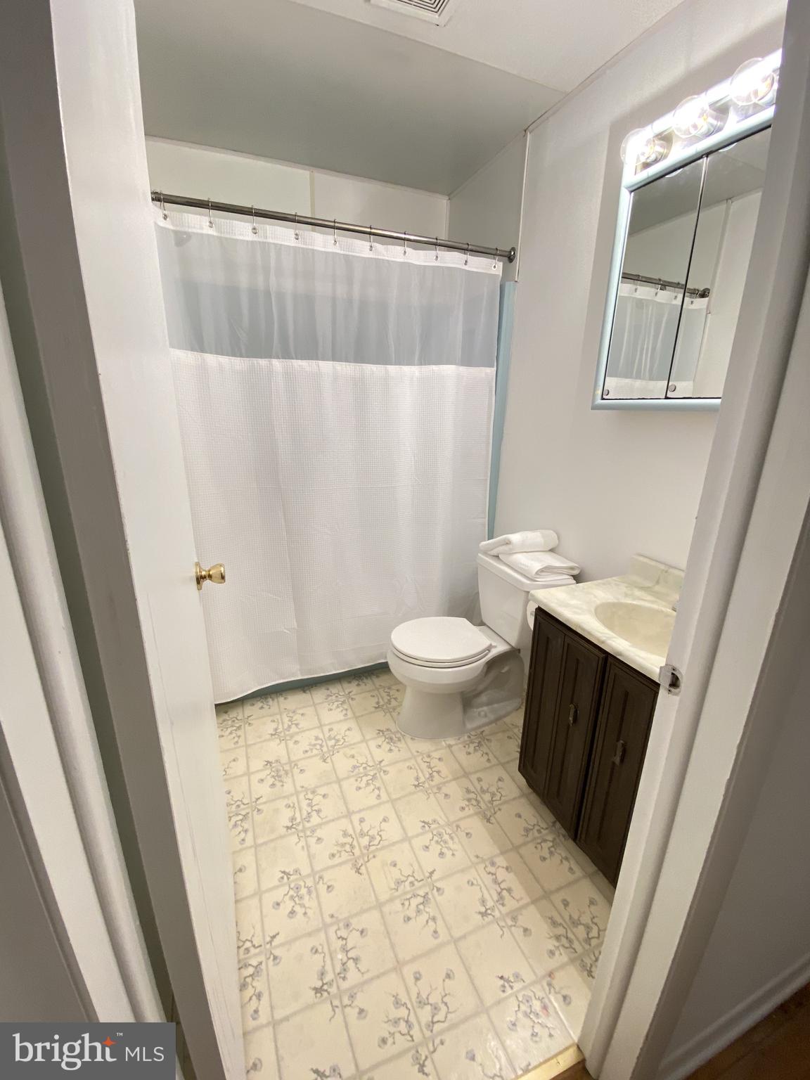 44 Rankin Road Newark, DE 19711 - Photo 15 of 23 UPSTAIRS FULL BATHROOM