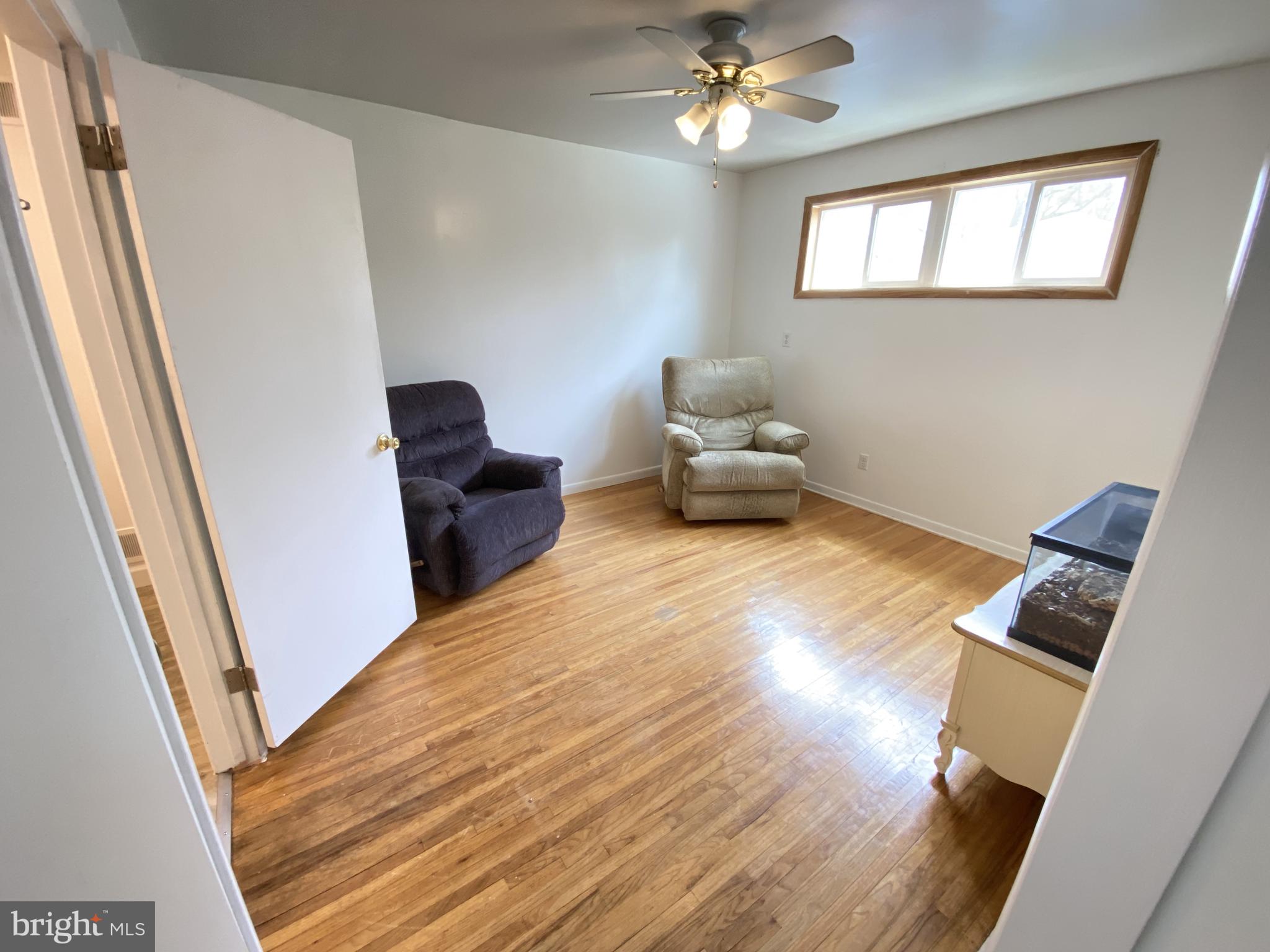 44 Rankin Road Newark, DE 19711 - Photo 7 of 23 SITTING ROOM