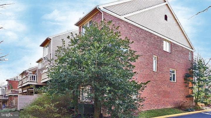 11530 Hemingway Drive Reston, VA 20194 - Photo 3 of 79