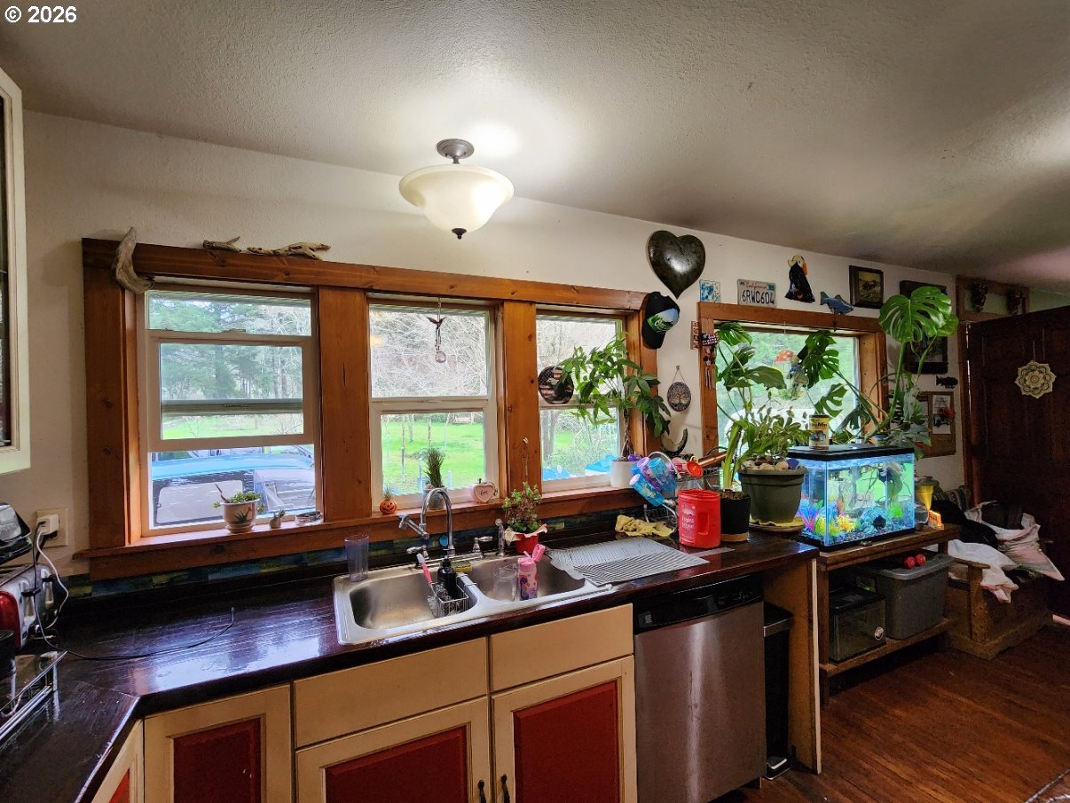 45366 Highway 101 Sixes, OR 97476 - Photo 18 of 34 a kitchen with lots of counter top space