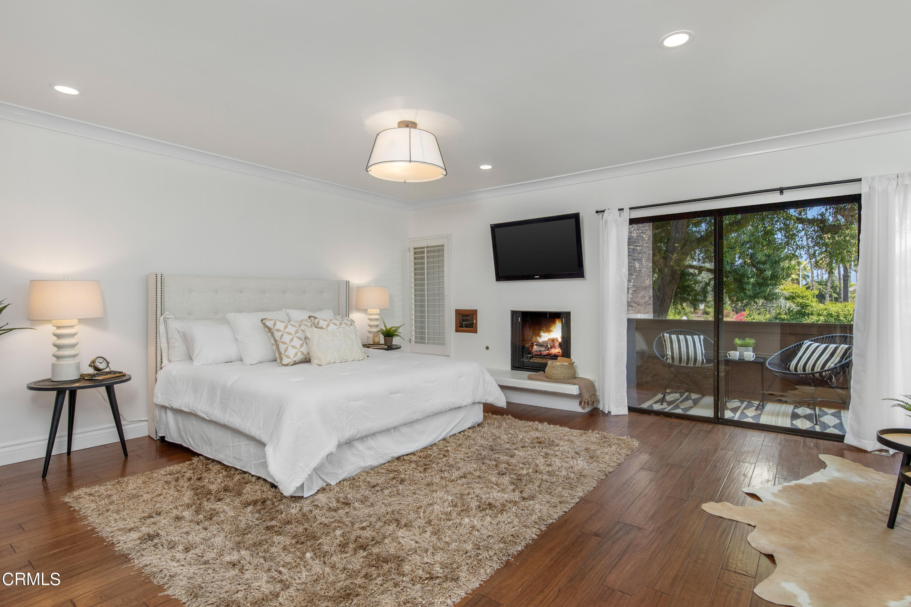 1 South Orange Grove Boulevard, Unit 12 Pasadena, CA 91105 - Photo 14 of 27 a spacious bedroom with a bed and a flat screen tv