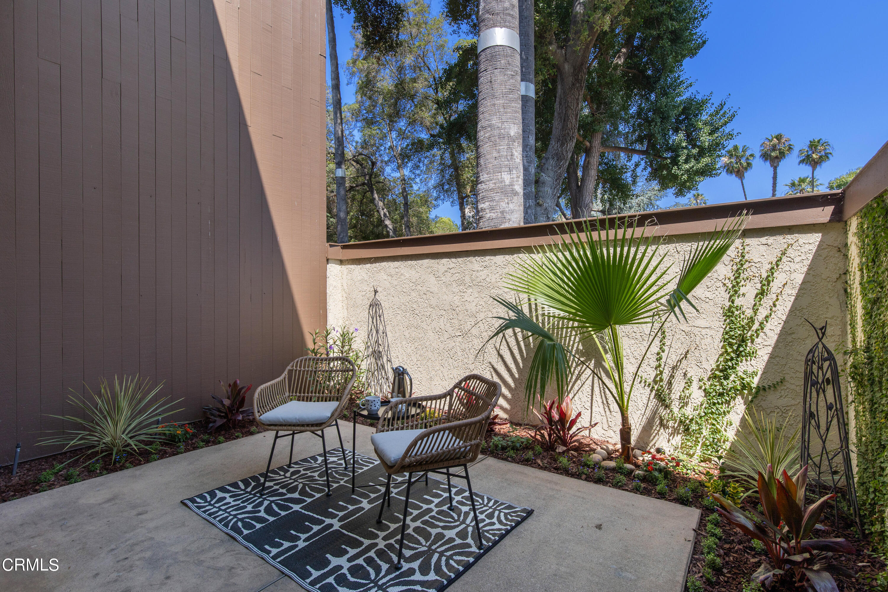 1 South Orange Grove Boulevard, Unit 12 Pasadena, CA 91105 - Photo 5 of 27 a view of a two chairs in patio