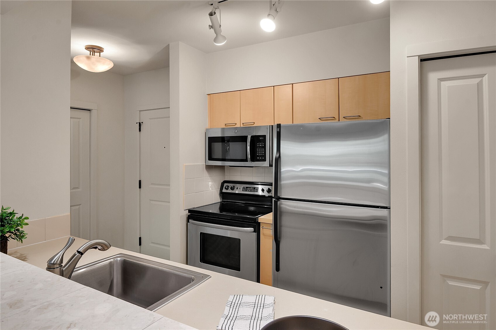 5001 California Avenue Southwest, Unit 212 Seattle, WA 98136 - Photo 12 of 20